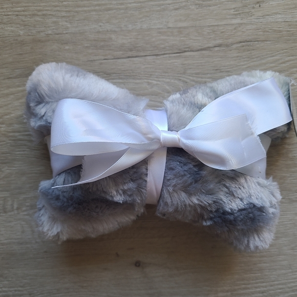 Dog bone pillow gift with white ribbon - Picture 3 of 4